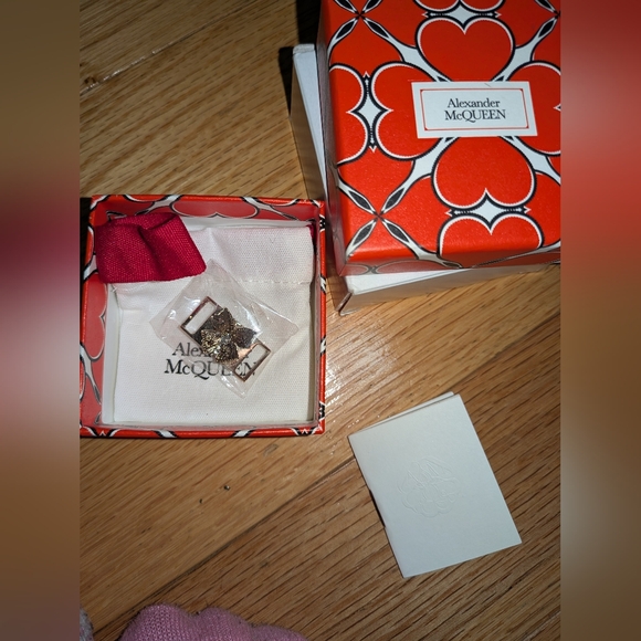 21. NEW ALEXANDER MCQUEEN BUTTERFLY SHOELACE PLATE - Picture 5 of 7